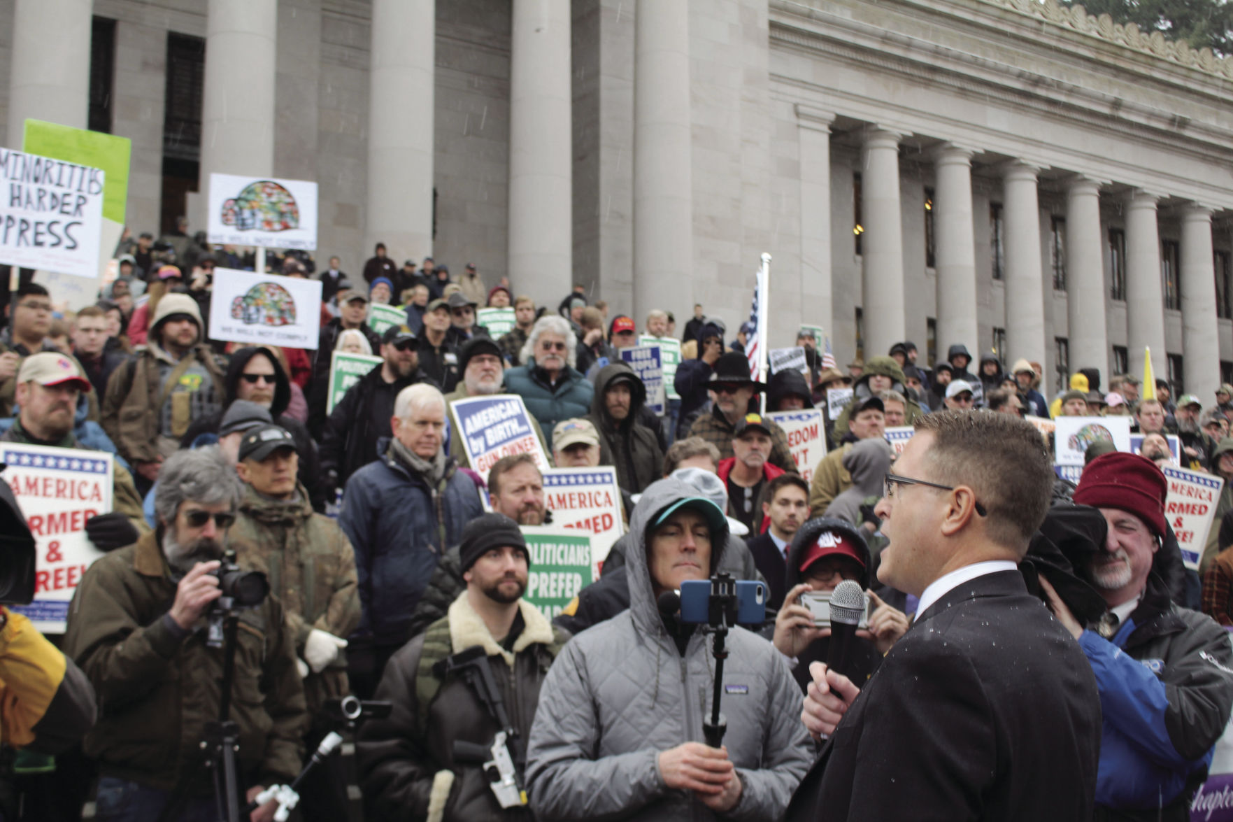 200123.news.gun.rally.2.jpg